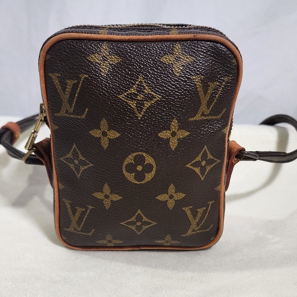 Louis Vuitton Danube MINI. Minor dryness & discolor on vachetta. - Picture 2 of 12